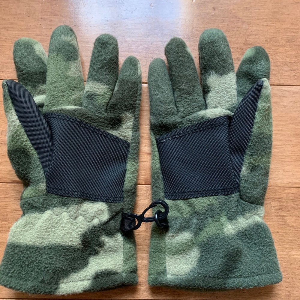 Camo fleece gloves small/medium